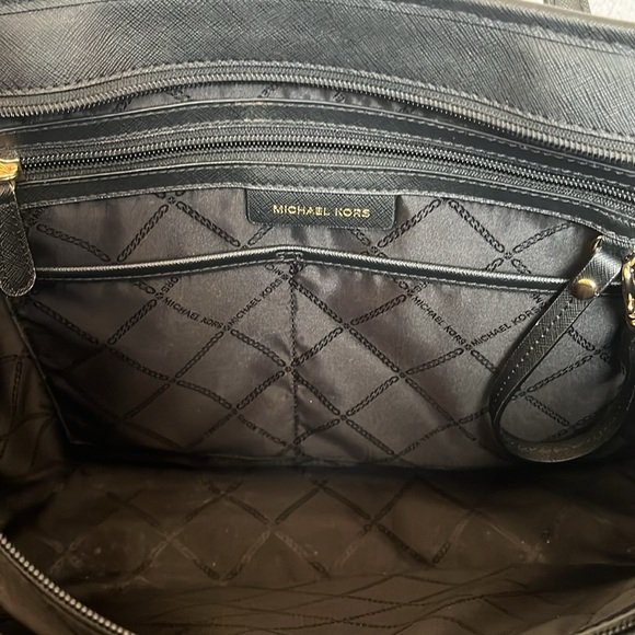 Michael Kors Black Large Travel Tote Bag - Picture 7 of 12